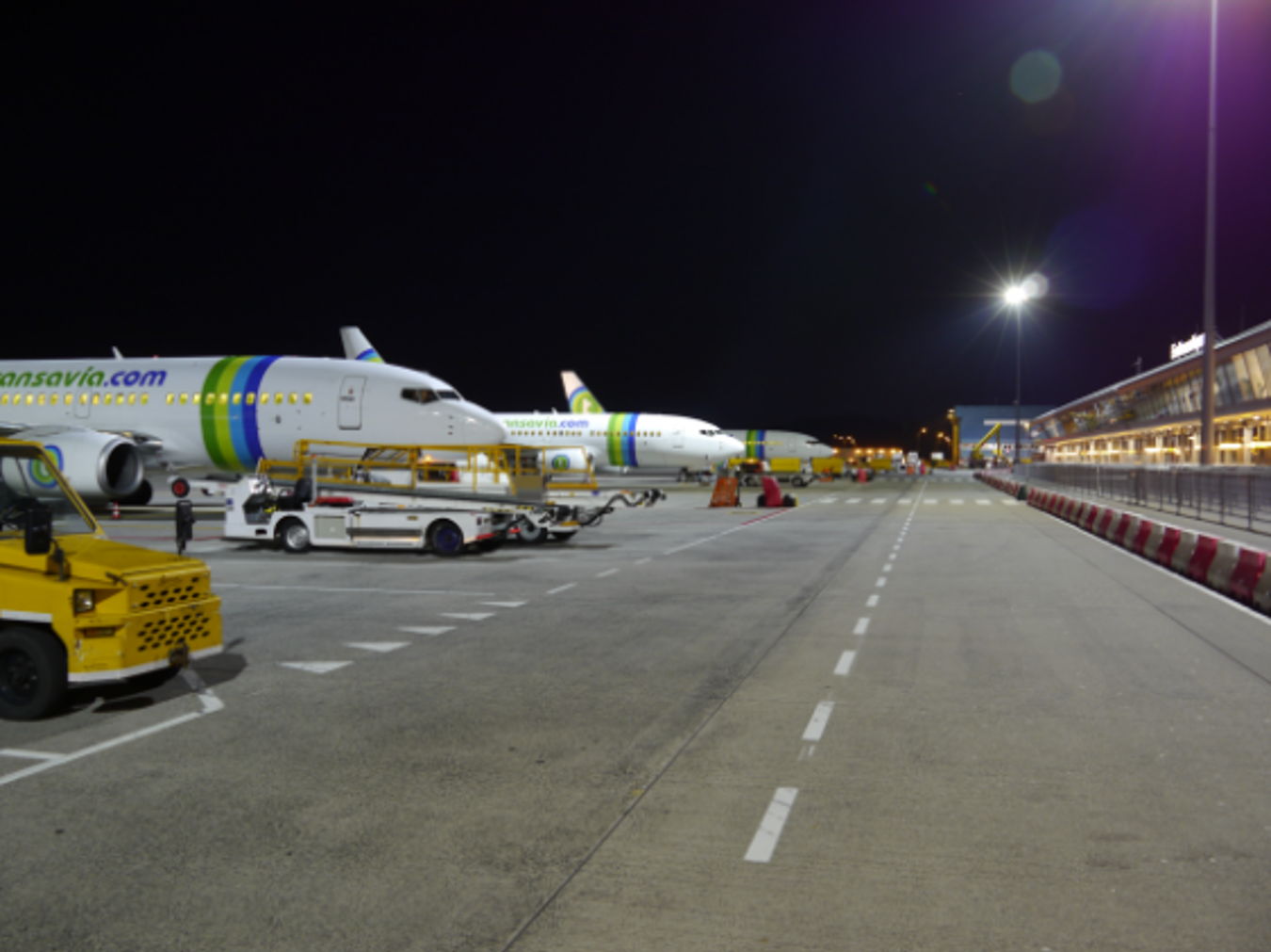 LED lighting industry | side view aircraft runway Eindhoven Airport